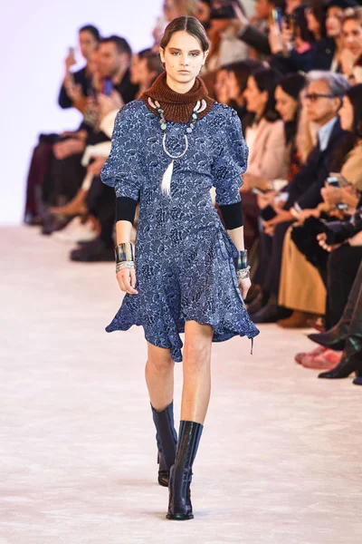 Look 25